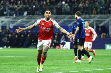 欧冠最新积分榜揭晓：阿森纳强势提前晋级，曼城、国米遭遇惨败