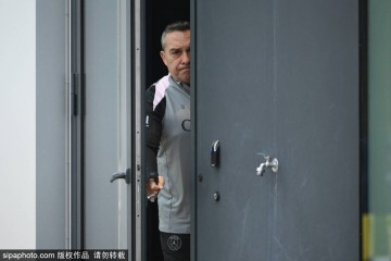 法国足坛传奇加塞特离世!曾助巴黎三夺法甲 马赛欧联杯功勋教头