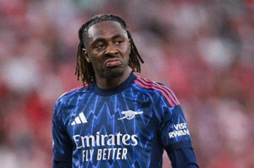 看完埃泽在左路的挣扎,才明白阿尔特塔的这次战术实验有多么失败