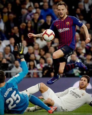 再见!37岁巴萨传奇正式退役,19年囊括18冠,进管理层担任助理