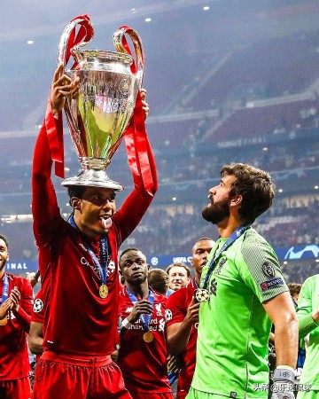 利物浦21世纪最佳11人！两代传奇合体，这阵容放现在能横扫欧洲？