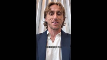 魔笛来了！官方：AC米兰免签39岁莫德里奇，双方签约至2026年