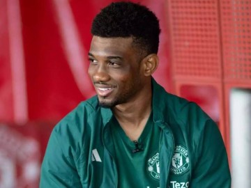 0胜！曼联从第二名滑落，黑马两次换帅失败，阿森纳追平队史纪录