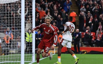 利物浦4-1逆转加拉塔萨雷，斯洛特放弃传控战术暂缓帅位危机