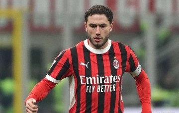 AC米兰右后卫调整引援战略,法甲强人因对方高价交易滞缓
