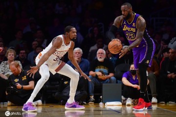 小里弗斯:詹姆斯进攻武器库还不到杜兰特一半