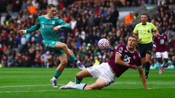 1-0!95分钟绝杀 英超11.2亿豪门11打10险胜升班马 全胜守住榜首