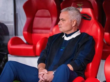 2-0晋级暗藏危机！穆帅罕见认怂，本菲卡一软肋恐遭英超豪门血洗