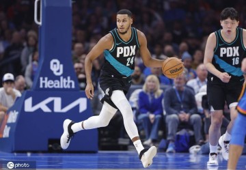 破三分荒!杨瀚森8+4+3 劝架+空接爆扣=融入球队