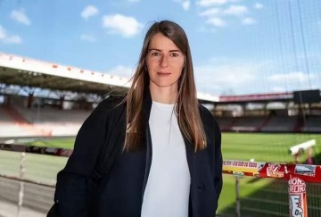 "足球女神"也没用！德甲历史首位女主帅首秀落败，球队仍陷降级区