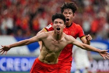 19场10球！王钰栋获法甲8冠队青睐，范志毅：他能踢大巴黎