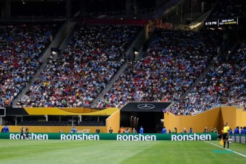 露出争冠獠牙!曼城11人大轮换仍6球大胜,两战全胜狂轰8球0失球