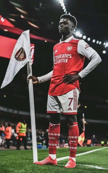 一周30万英镑，萨卡凭什么拿顶薪？曝阿森纳中场核心很不满