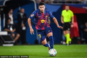 逆转之夜!巴萨以2-1战胜皇家社会,领跑西甲