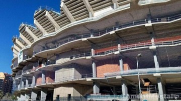 西甲 | 停摆16年终破局：瓦伦西亚新主场复工一周年，主席承诺2027年交付