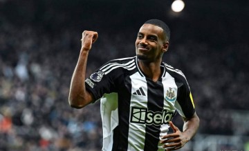 利物浦新赛季豪华锋线亮相，伊萨克或加盟开创巨星组合