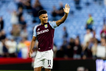 镜报：曼联和维拉谈过拉什福德&沃特金斯互换，现在曼联仍关注他