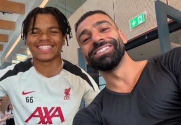 利物浦16岁新星获赞,萨拉赫劝其谦逊、避免社交媒体