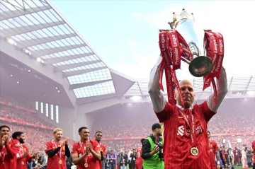 单窗支出第一与英超标王都拿下!红军今夏疯狂引援,老板却没花钱