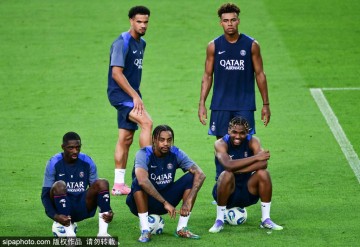 登贝莱险胜亚玛尔，荣膺2025年《十一人》金球奖