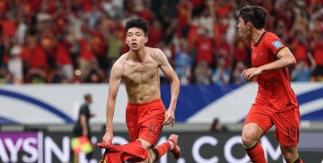 国足小将脱衣庆祝引发尴尬，错让人误以为晋级世界杯