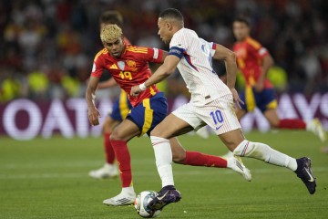 魔怔！亚马尔1年之内6杀姆巴佩 从南天门砍到蓬莱东路