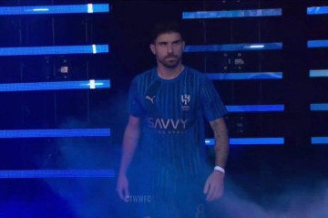 曼联冬窗签内维斯唯一前提曝光!20万周薪超标,卖阿莫林嫡系才会考虑