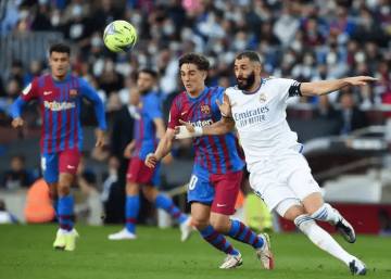 西甲巅峰对决：比利亚雷亚尔VS皇马——积分榜次席之争的战术博弈