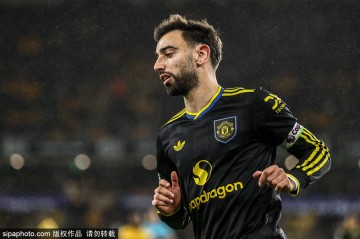 残阵战纽卡!曼联多名主力缺席 “铁人”B费回归日期待定