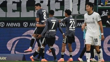 德甲太疯狂！轰10球+日本国脚2助攻，送5冠王赛季0胜垫底