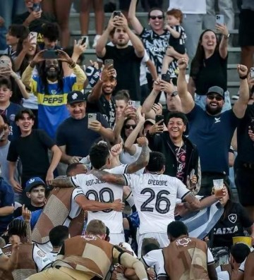 0-1!欧冠冠军轰然倒下!球迷赞不绝口:纪律性真强,最好看比赛