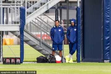 Xavi Simons转会谜团:欧冠梦想与未来之路