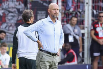 滕哈格下课仅1小时,勒沃库森已找好教练:42岁,曾2夺德甲冠军