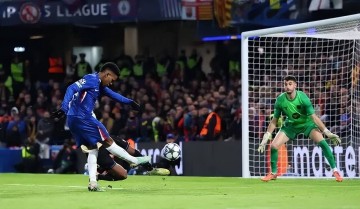 一条龙破门!切尔西18岁小将闪耀欧冠同场PK完爆亚马尔