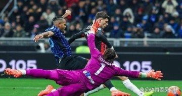 意甲疯了,莱奥1-0绝杀捅破天,阿莱格里直接染红,AC米兰硬刚拉齐奥重返榜首