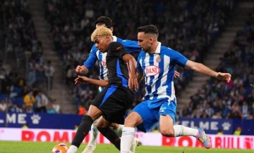 加泰德比成加冕舞台!巴萨2-0锁定西甲冠军