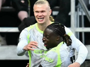 2-0！1-0！足坛一夜：拜仁闯进决赛，曼城登顶英超，巴萨9分领跑