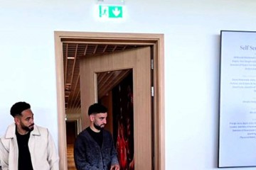 沙特1月欲再向曼联求购B费,给税后周薪70万!还想免费签马奎尔