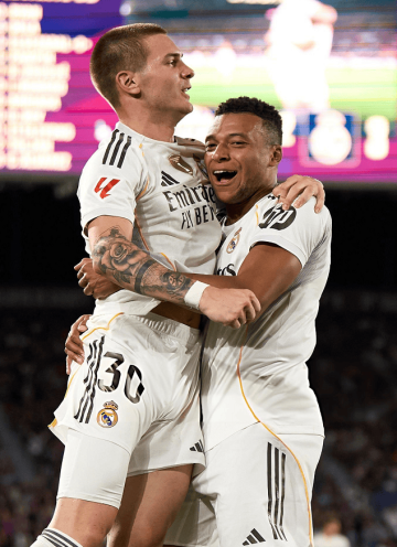 足坛一夜动态!利物浦造神迹,皇马4-1全胜领跑,AC米兰双杀莱切