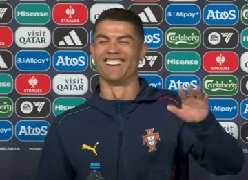 C罗打断阿根廷记者问梅西并取笑他的口音!场外则被里贝里暗讽!