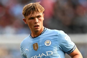 雷克瑟姆接近签下曼城中卫,地理优势成截胡关键