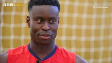 格伊:我的朋友要么在不同国家要么住曼市或利物浦,要联系不容易