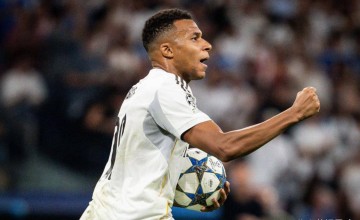 姆巴佩罕见帽子戏法,欧冠进球数超60,追赶C罗王者