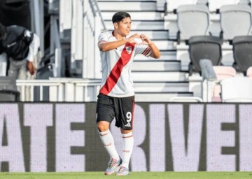 冬窗首签落定！本菲卡官宣佛得角国脚卡布拉尔加盟，穆帅阵容补强添关键拼图