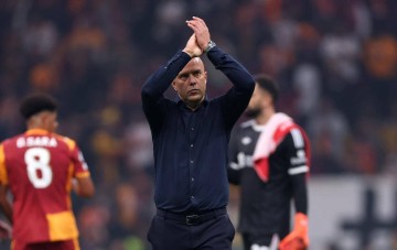 斯洛特称利物浦成绩遭“针对”,点名克洛普言论引热议