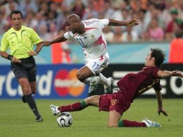 从阿森纳标王到枪手弃将，只用了4年时间，法甲金靴毁在嘴巴上