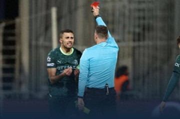 惨案不断！瓜迪奥拉该下课 曼城1-3送博德闪耀首胜 哈兰德8场梦游