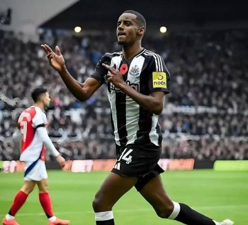 亚历山大·伊萨克!合同僵局,豪门争抢!