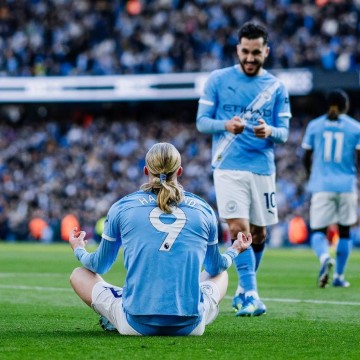 曼城2-1阿森纳，补赛赢球就可登顶，英超争冠彻底反转谁最关键