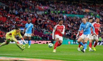 阿森纳0-2告负曼城，四冠王梦想梦碎，阿尔特塔战术被质疑过于保守